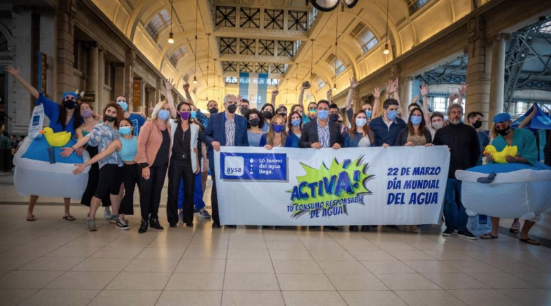 AySA sorprende con un flashmob a los usuarios y usuarias de trenes en el Día Mundial del Agua​