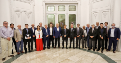 Kicillof se reunió con las autoridades de la Unión Industrial Argentina