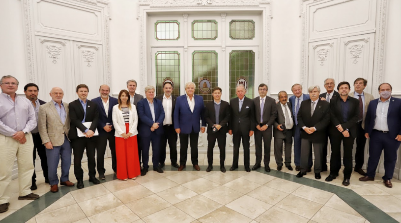 Kicillof se reunió con las autoridades de la Unión Industrial Argentina