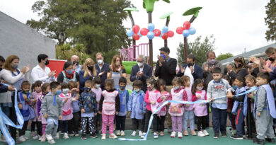 Julio Zamora inauguró los nuevos juegos del Jardín N° 907 "Granaderos de San Martín" de General Pacheco
