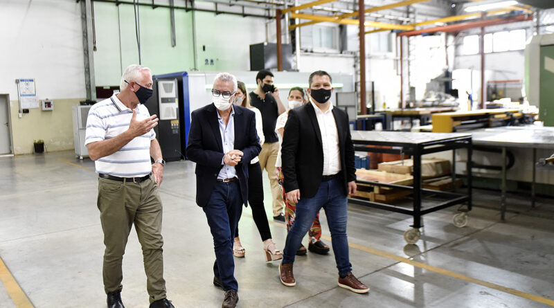 Julio Zamora visitó las instalaciones de la empresa Multicontrol S.A en Troncos del Talar