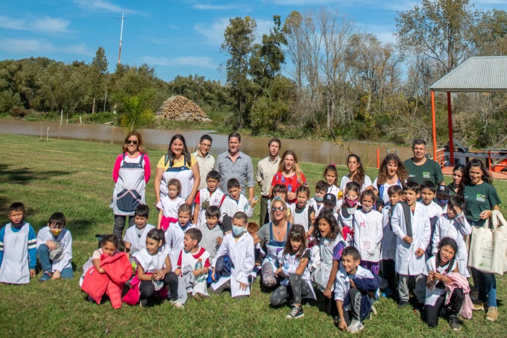 Por el Día de la Tierra, 'Eco Sanfer' plantó árboles nativos junto a una Escuela de Islas