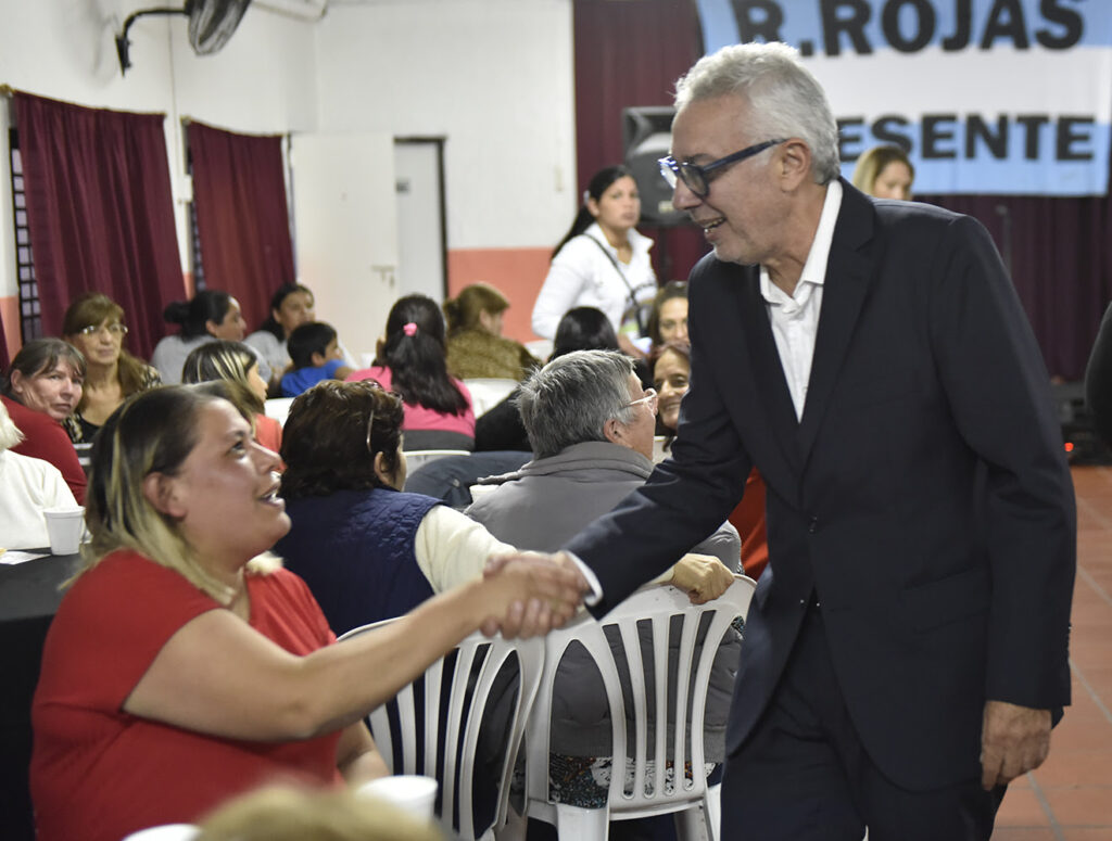 El intendente Julio Zamora reconoció a trabajadoras de Ricardo Rojas