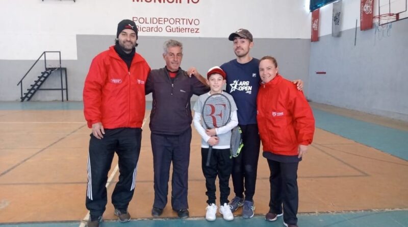 Alumnos de la Escuela Municipal de Tenis participaron del Torneo Nacional de Salta que reunió a los mejores deportistas del país