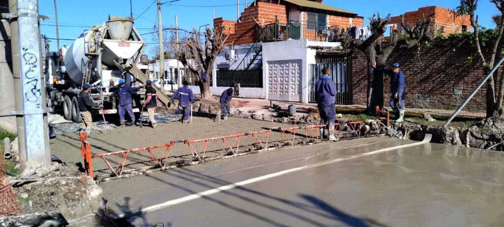 El Municipio de Tigre avanza con obras de asfalto en Troncos del Talar