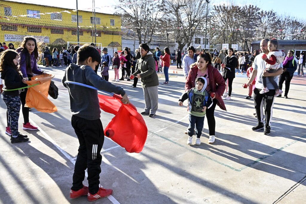 Más de 3.500 vecinos y vecinas participaron de las Colonias de Invierno en los 18 polideportivos del Municipio de Tigre
