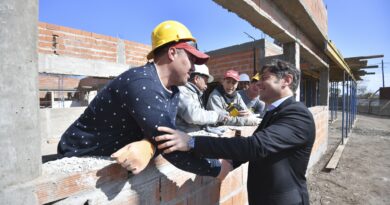 Kicillof recorrió los avances de obras de infraestructura en Leandro N. Alem