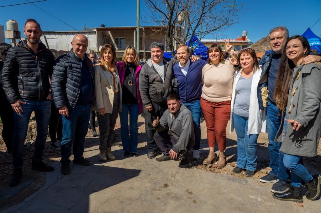 Malena Galmarini habilitó una nueva red de agua potable en Ezeiza junto al intendente Gastón Granados, alcanzando el 60% del municipio con este servicio esencial