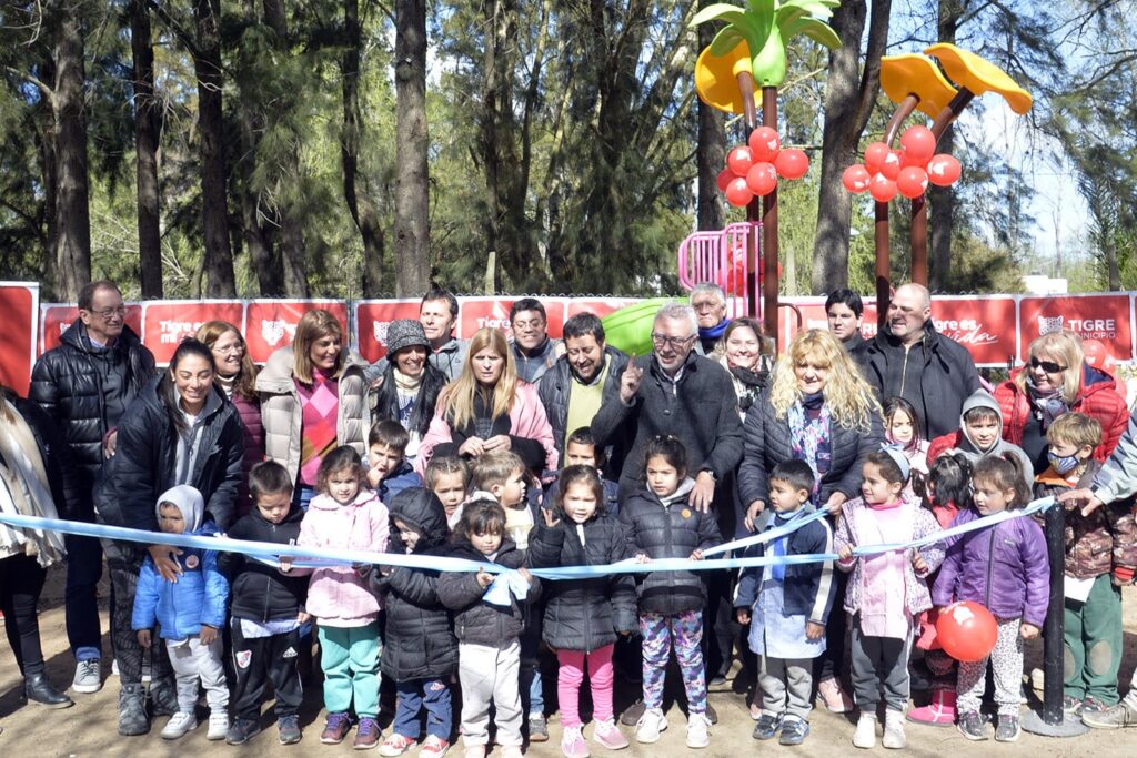 En el Delta de Tigre, Julio Zamora inauguró los nuevos juegos del Jardín de Infantes N°928