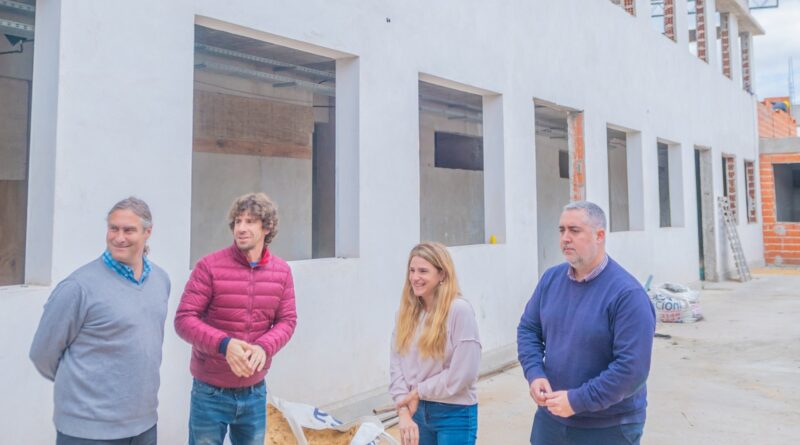 Juan Andreotti visitó la obra de restauración de la Escuela Primaria N°5 y Secundaria N°19