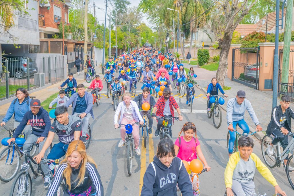 Miles de familias disfrutaron de la Bicicleteada más grande de San Fernando