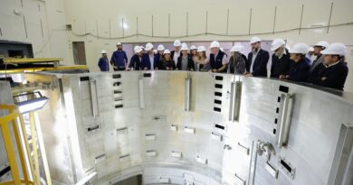 Kicillof recorrió los avances de las obras de construcción del Reactor Nuclear Multipropósito RA-10
