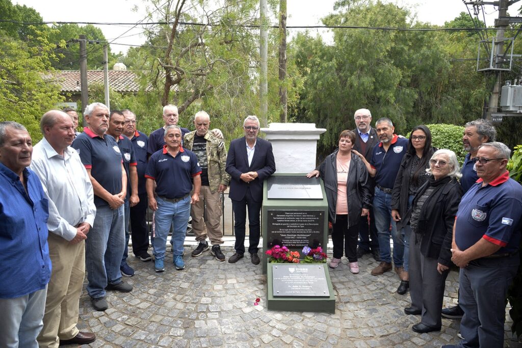 Julio Zamora inauguró un monumento en homenaje a Juan Domingo Horisberger, héroe caído en las Islas Malvinas