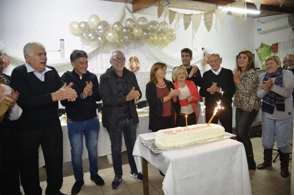 Julio Zamora participó del 20° aniversario del Centro de Jubilados "Los Girasoles" en Troncos del Talar