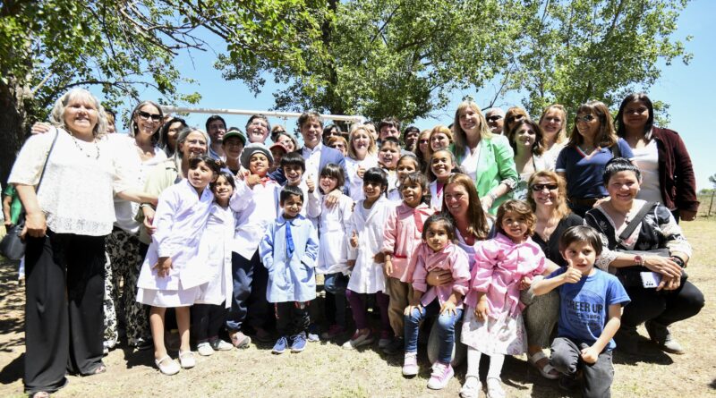 Kicillof y Ustarroz inauguraron el Jardín de Infantes Rural N°7 en Mercedes