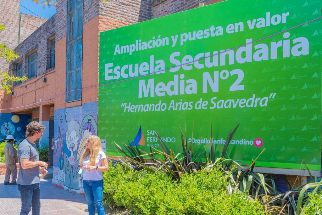 Juan Andreotti recorrió la obra de renovación de la Escuela Secundaria Media N°2 "Hernando Arias" 