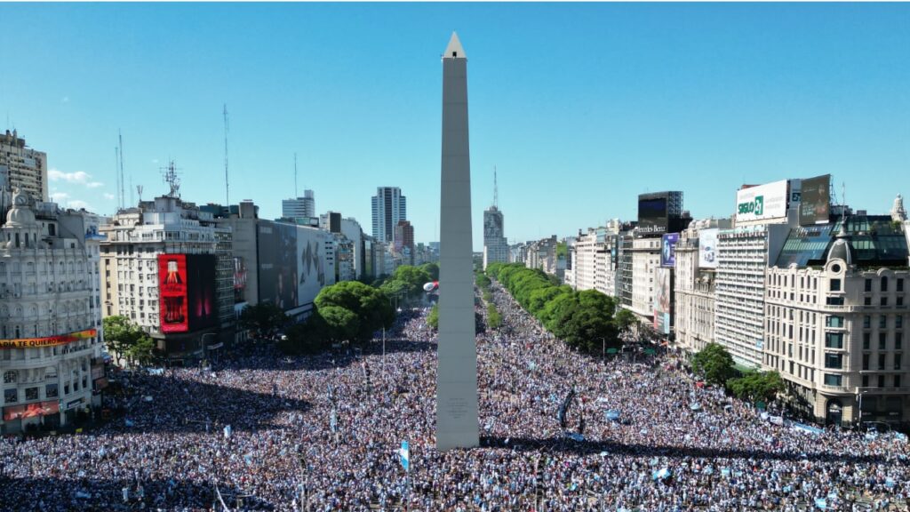 Argentina campeón mundial
Argentina campeón mundial
Miles de argentinos coparon el Obelisco para festejar