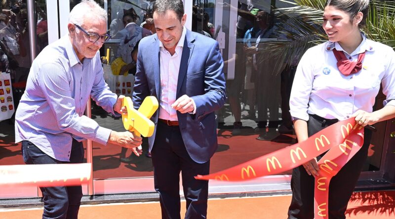 Julio Zamora acompañó la inauguración de la cuarta sucursal de McDonald’s en Tigre
