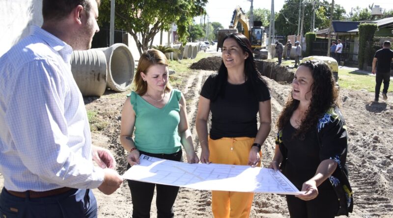 Noe Correa visitó la obra de pavimentación e hidráulica en la calle 9 de Marzo