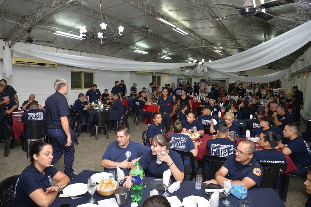 Junto al intendente Julio Zamora, los Bomberos Voluntarios de General Pacheco celebraron su cena de fin de año