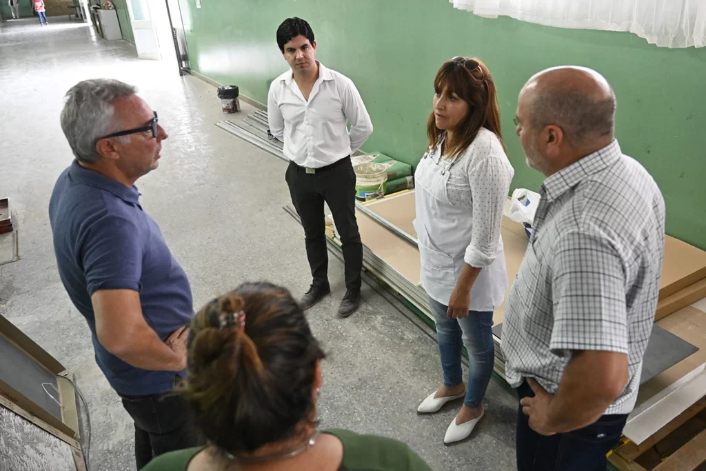 De cara al inicio del ciclo lectivo 2023, Julio Zamora monitoreó obras de infraestructura en establecimientos educativos del distrito
