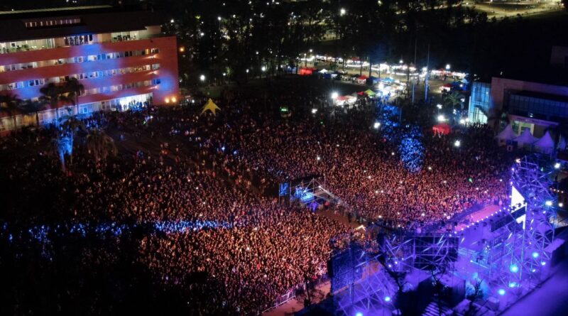 Más de 150.000 en la primera noche del Carnaval Festival 2023 en Malvinas Argentinas