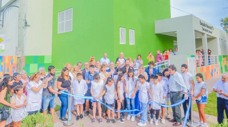 Andreotti y Sileoni inauguraron el nuevo edificio de las Escuelas Primaria N°5 y Secundaria N°19