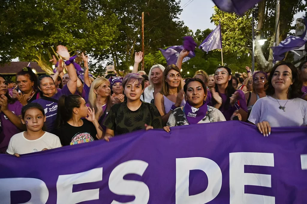 Multitudinaria marcha por el Día Internacional de la Mujer en el Municipio de Tigre
