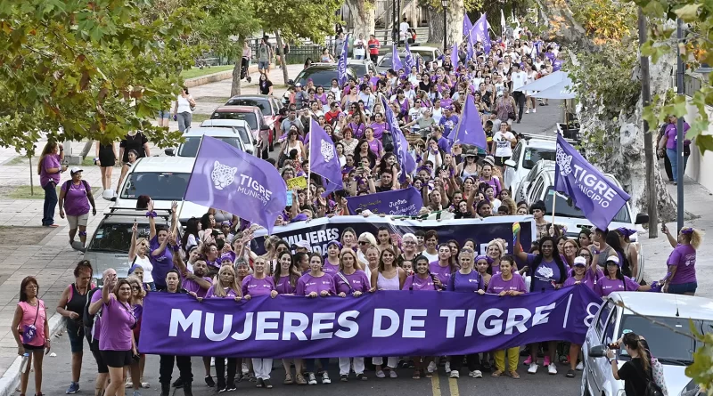 Multitudinaria marcha por el Día Internacional de la Mujer en el Municipio de Tigre
