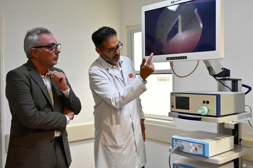 El intendente Julio Zamora presentó el nuevo videolaparoscopio para cirugías mini-invasivas de alta complejidad del Hospital Materno Infantil