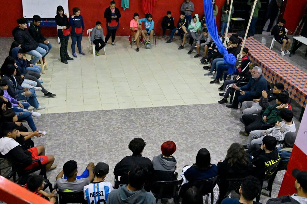 Julio Zamora se acercó al Centro Popular de Desarrollo de Las Tunas para dialogar sobre las necesidades del barrio